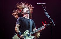 ave Grohl az amerikai Foo Fighters együttes koncertjén a Papp László Budapest Sportarénában 2017. június 26-án.