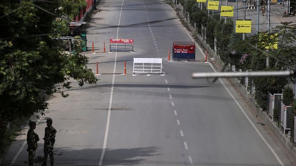 Hindistan Yüksek Mahkemesi: Keşmir'de düzeni sağlamak için hükümetin zamana ihtiyacı var Hindistan Yüksek Mahkemesi: Keşmir'de düzeni sağlamak için hükümetin zamana ihtiyacı var