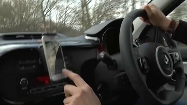 Guerra contra el 'manos libres' en el automóvil en el Reino Unido Guerra contra el 'manos libres' en el automóvil en el Reino Unido