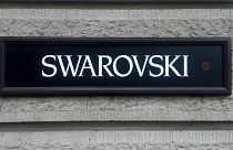 بعد فرساتشي وجيفنشي وآخرين.. شواروفسكي تعتذر للصين بسبب هونغ كونغ