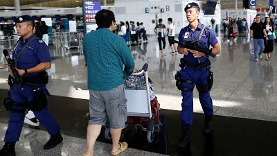 Hong Kong : retour au calme à l'aéroport, Pékin dénonce des agressions "quasi-terroristes"