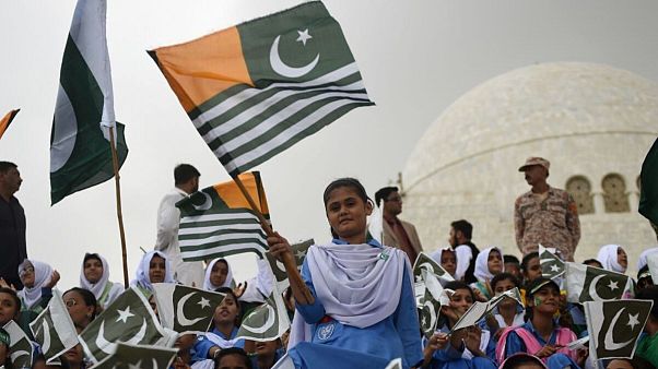 تنش هند و پاکستان؛ خان وارد کشمیر شد تنش هند و پاکستان؛ خان وارد کشمیر شد