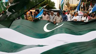 باكستان تحتفل بيوم الاستقلال وخان يزور كشمير في أوج التوتر مع الهند