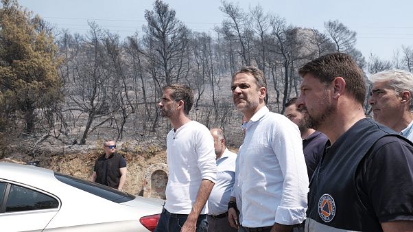 Ο πρωθυπουργός Κυριάκος Μητσοτάκης μετά την επίσκεψη του στο Ενιαίο Συντονιστικό Κέντρο Επιχειρήσεων Ο πρωθυπουργός Κυριάκος Μητσοτάκης μετά την επίσκεψη του στο Ενιαίο Συντονιστικό Κέντρο Επιχειρήσεων