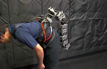 شاهد: باحثون يطورون ذيلا اصطناعيا يساعد كبار السن في الحفاظ على توازنهم