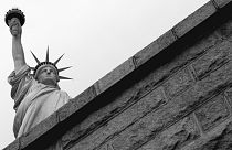  سرپرست اداره مهاجرت آمریکا با تحریف شعر حک شده بر مجسمه آزادی جنجال آفرید