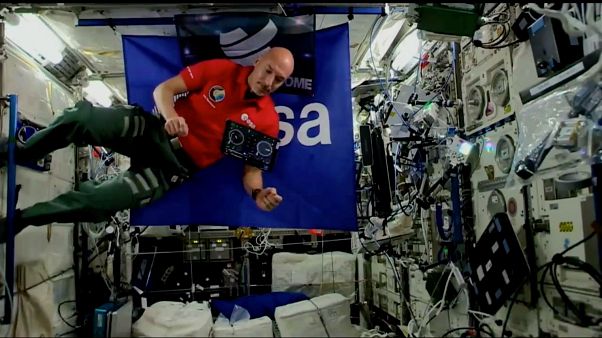Astronot DJ Luca Parmitano'nun uzaydan çaldığı şarkılarla Ibiza'da gençler dans etti Astronot DJ Luca Parmitano'nun uzaydan çaldığı şarkılarla Ibiza'da gençler dans etti