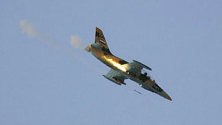 «تحریرالشام» تصاویر لاشه هواپیمای جنگی سوخو-۲۲ ارتش سوریه را منتشر کرد