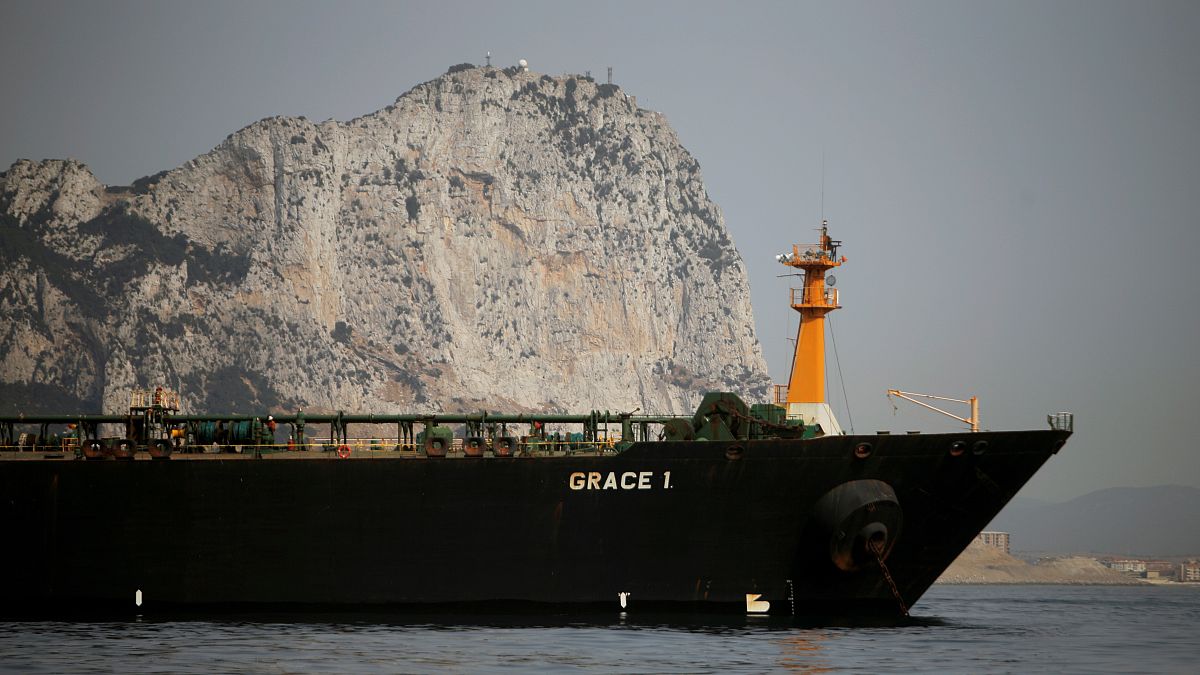 ناقلة النفط الإيرانية جريس 1 التي ترفع علم بنما بعد إيقاف البحرية البريطانية لها لدى مرورها بمضيق جبل طارق