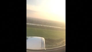 Möwen im Triebwerk: Russisches Flugzeug landet im Maisfeld