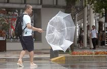 Japonya'da fırtına alarmı: Yarım milyon kişiye tahliye çağrısı; uçak ve tren seferleri iptal