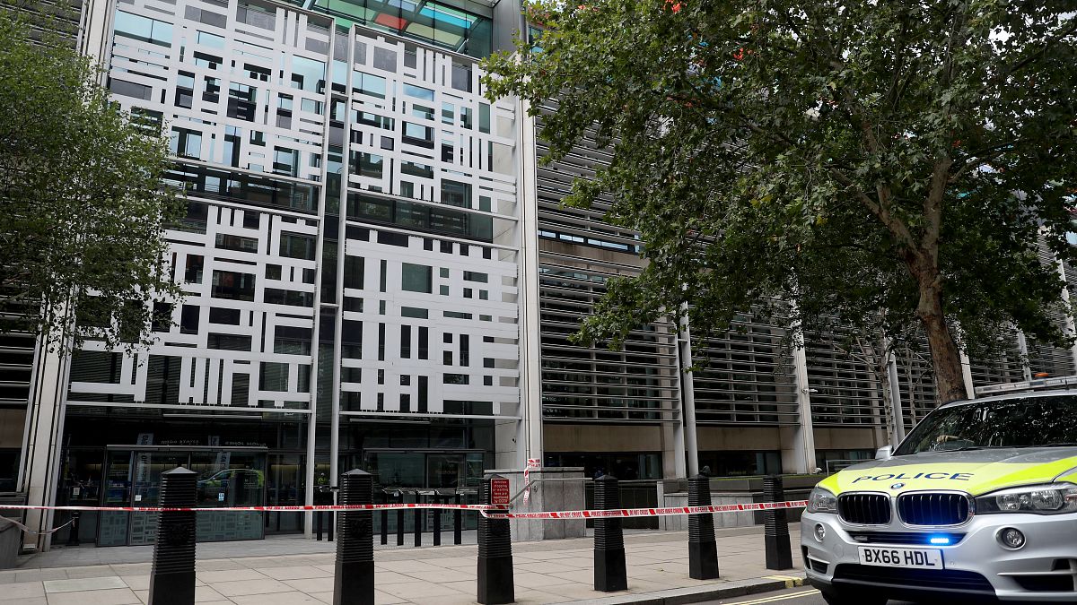 Londres : un homme poignardé devant le ministère de l'Intérieur, un suspect arrêté