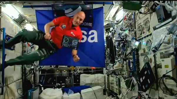 Así fue la primera fiesta en la que el Dj pinchó desde el espacio Así fue la primera fiesta en la que el Dj pinchó desde el espacio