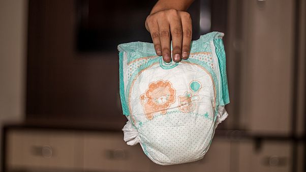 Zollfund: Mann versteckt 20.000 Euro in Babywindeln Zollfund: Mann versteckt 20.000 Euro in Babywindeln