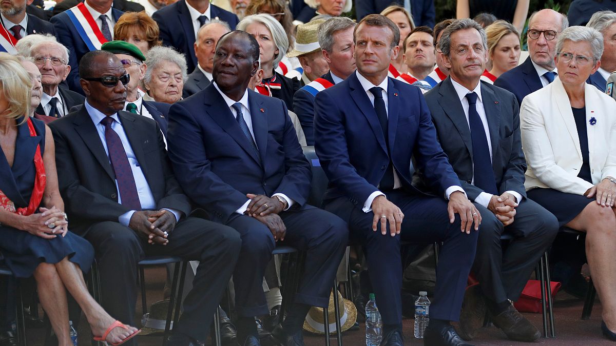 الرئيس الفرنسي، إيمانويل ماكرون رفقة الرئيسين الإيفواري الحسن واتارا والغيني ألفا كوندي