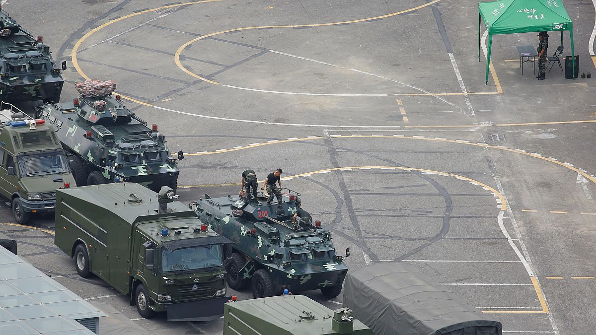 Военная техника у границ с Гонконгом