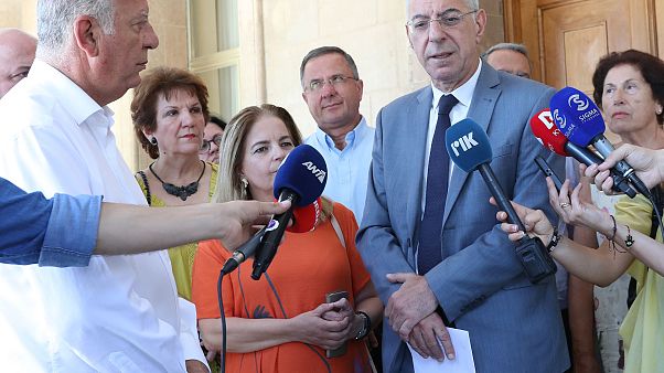 Ο Κυβερνητικός Εκπρόσωπος κ. Πρόδρομος Προδρόμου παραλαμβάνει ψήφισμα από αντιπροσωπεία του Δήμου Μόρφου Ο Κυβερνητικός Εκπρόσωπος κ. Πρόδρομος Προδρόμου παραλαμβάνει ψήφισμα από αντιπροσωπεία του Δήμου Μόρφου