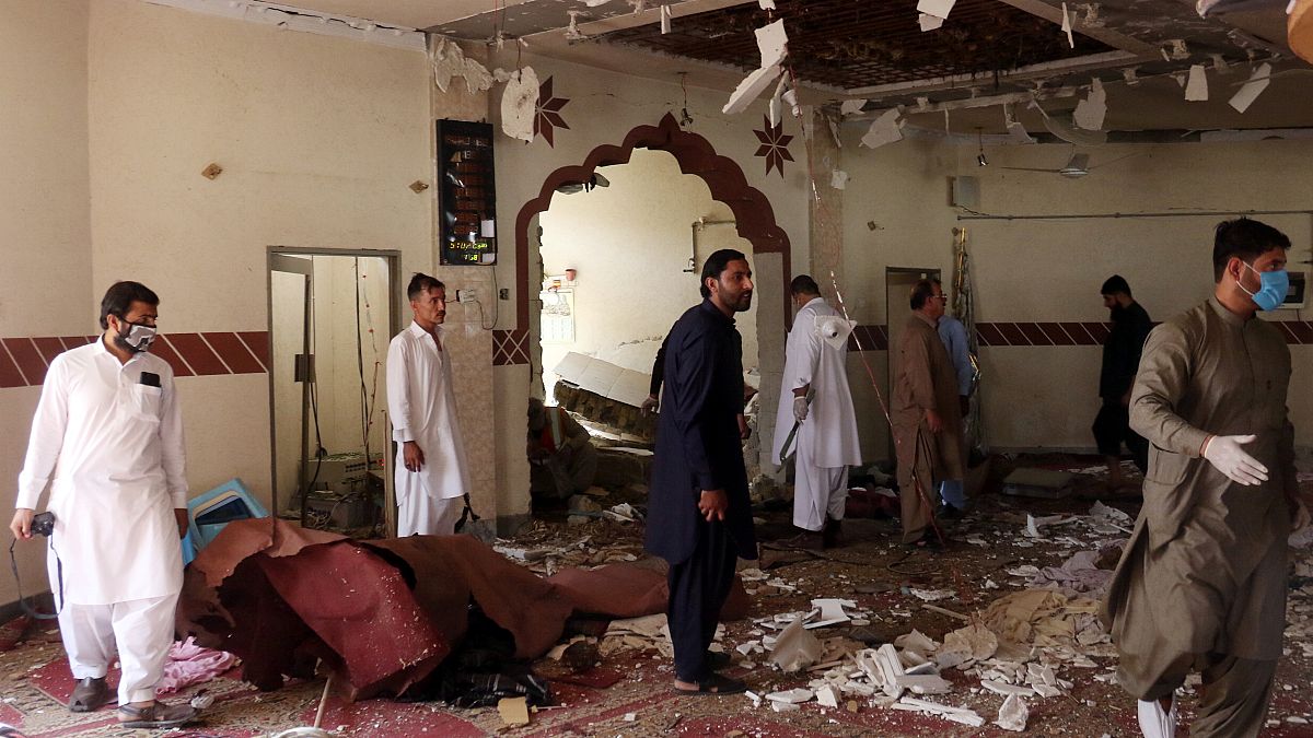 مشهد من داخل المسجد بعد تفجيره
