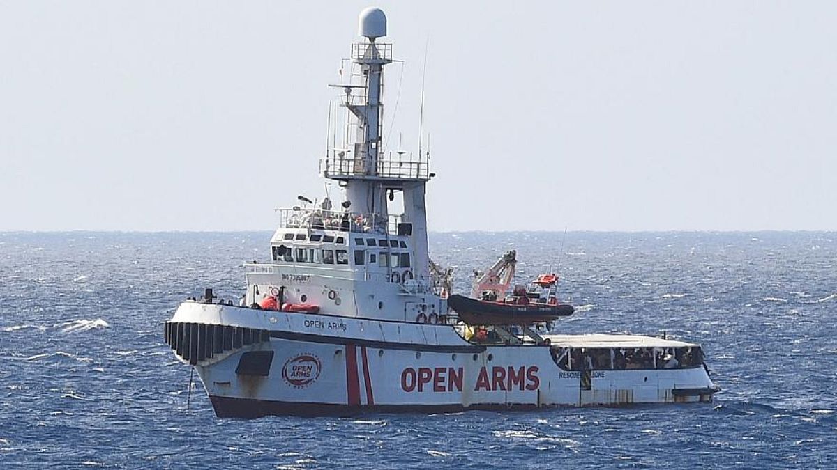 EU Kommission zur Open Arms: Die Situation der auf See gestrandeten Migranten ist unhaltbar