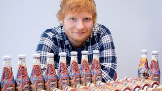 Több mint félmillió forintért vették meg az Ed Sheeran tervezte ketchupos üveget