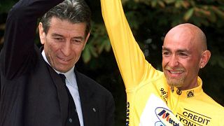Felice Gimondi e Marco Pantani sul podio del Tour de France 1998. 