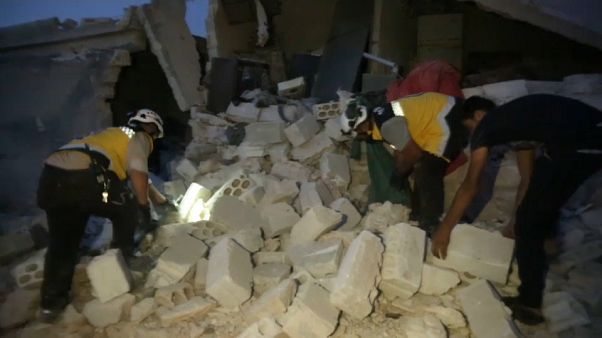 Siria: raid nella provincia di Idlib, colpito campo profughi Siria: raid nella provincia di Idlib, colpito campo profughi