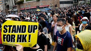 بحران هنگ‌کنگ؛ معلمان آخر هفته خود را با تظاهرات ضد دولتی آغاز کردند