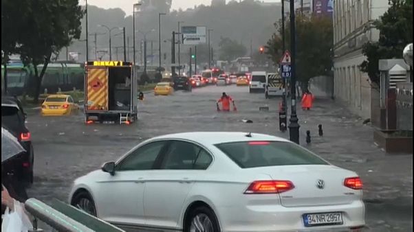 İstanbul'u 17 Ağustos'ta sağanak vurdu: Eminönü sular altında, alt geçitte 1 kişinin cesedi bulundu İstanbul'u 17 Ağustos'ta sağanak vurdu: Eminönü sular altında, alt geçitte 1 kişinin cesedi bulundu
