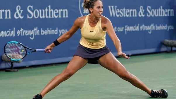 Esercizio di "spaccata" per Madison Keys. Esercizio di "spaccata" per Madison Keys.