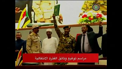 توقيع اتفاق الفترة الانتقالية بين المجلس العسكري وحركة الاحتجاج في السودان