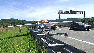 En Croatie, un avion léger atterrit sur une autoroute