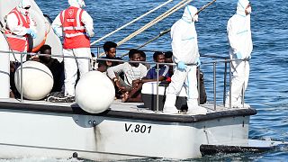 İtalya: 17 gündür kıyıya yanaştırılmayan mülteci gemisi Open Arms'taki 27 çocuğa izin çıktı