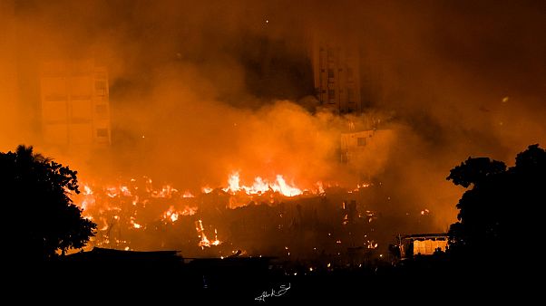 Bangladesch: Großbrand macht Armenviertel teils dem Erdboden gleich Bangladesch: Großbrand macht Armenviertel teils dem Erdboden gleich