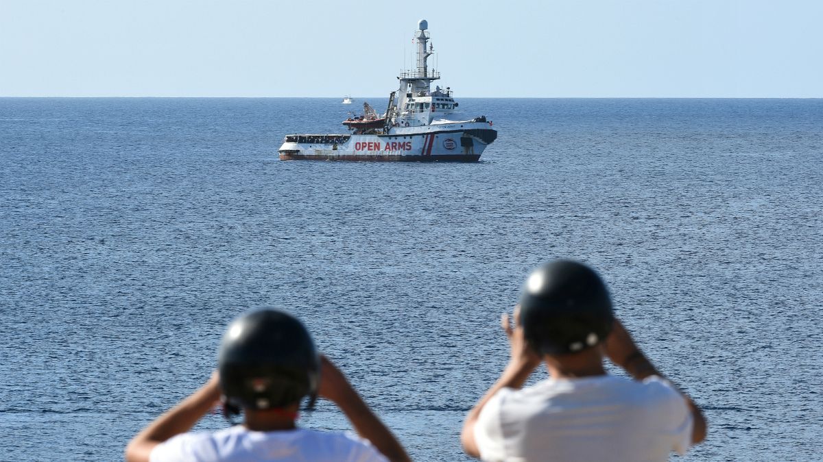 موسسه «آغوش باز»: به دلیل شرایط اضطراری در کشتی نمی توانیم به اسپانیا برویم