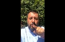 Matteo Salvini durante la sua diretta Facebook di domenica 18 agosto.