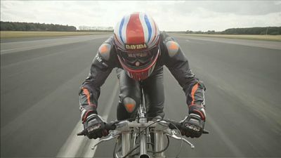 Neil Campbell pulveriza el récord de velocidad alcanzado con una bicicleta 