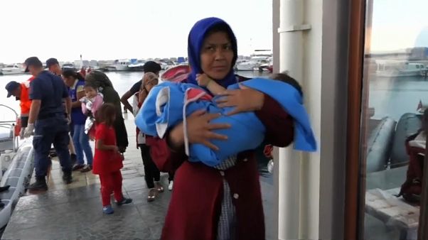 Turquía intercepta a 330 migrantes que se dirigían a la isla griega de Lesbos Turquía intercepta a 330 migrantes que se dirigían a la isla griega de Lesbos