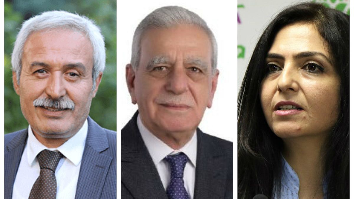 Diyarbakır, Van ve Mardin'de HDP'li büyükşehir belediye başkanları görevden alındı