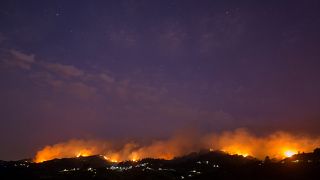 Καταστροφική πυρκαγιά στη Σμύρνη