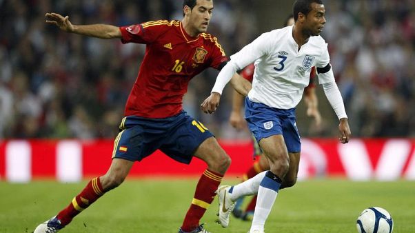 Amichevole Inghilterra-Spagna: Ashley Cole e Sergio Busquets. (Wembley, 12.11.2011). Amichevole Inghilterra-Spagna: Ashley Cole e Sergio Busquets. (Wembley, 12.11.2011).