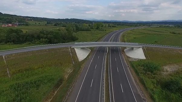Erste von Chinesen gebaute Autobahn in Serbien eröffnet Erste von Chinesen gebaute Autobahn in Serbien eröffnet