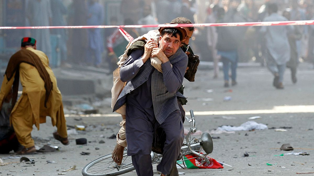 Afganistan'ın Celalabad kentinde bağımsızlık kutlamalarını hedef alan saldırı düzenlendi. Onlarca yaralı