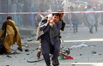 Afganistan'ın Celalabad kentinde bağımsızlık kutlamalarını hedef alan saldırı düzenlendi. Onlarca yaralı