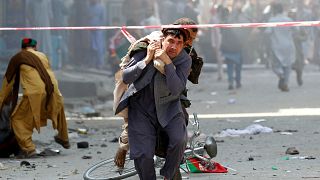 Afganistan'ın Celalabad kentinde bağımsızlık kutlamalarını hedef alan saldırı düzenlendi. Onlarca yaralı