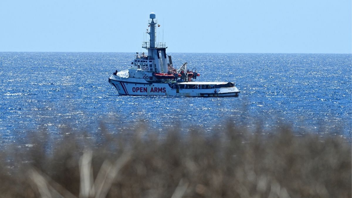 کشتی نجات «آغوش باز» در نزدیکی سواحل لامپدوزای ایتالیا