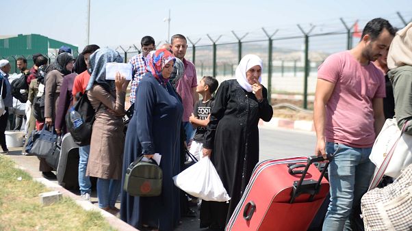 Kurban bayramı dolayısıyla ülkelerine giden Suriyeliler, Türkiye'ye geri dönüyor. Kurban bayramı dolayısıyla ülkelerine giden Suriyeliler, Türkiye'ye geri dönüyor.