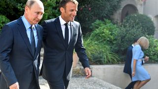 Macron-Poutine : les mains tendues de Brégançon