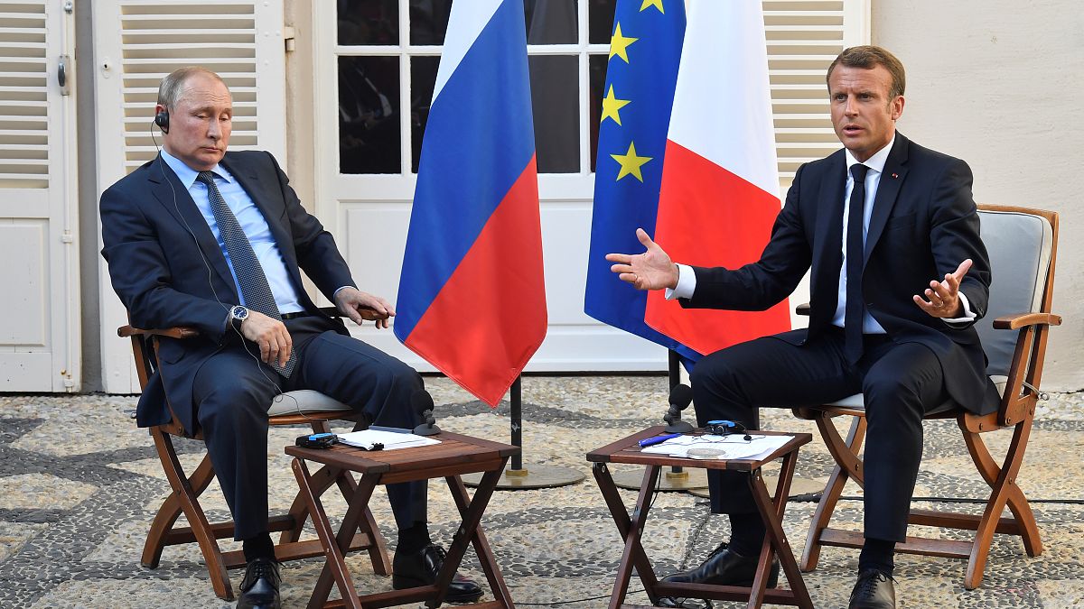 Bilaterale, Macron a Putin: "Siete Europa"