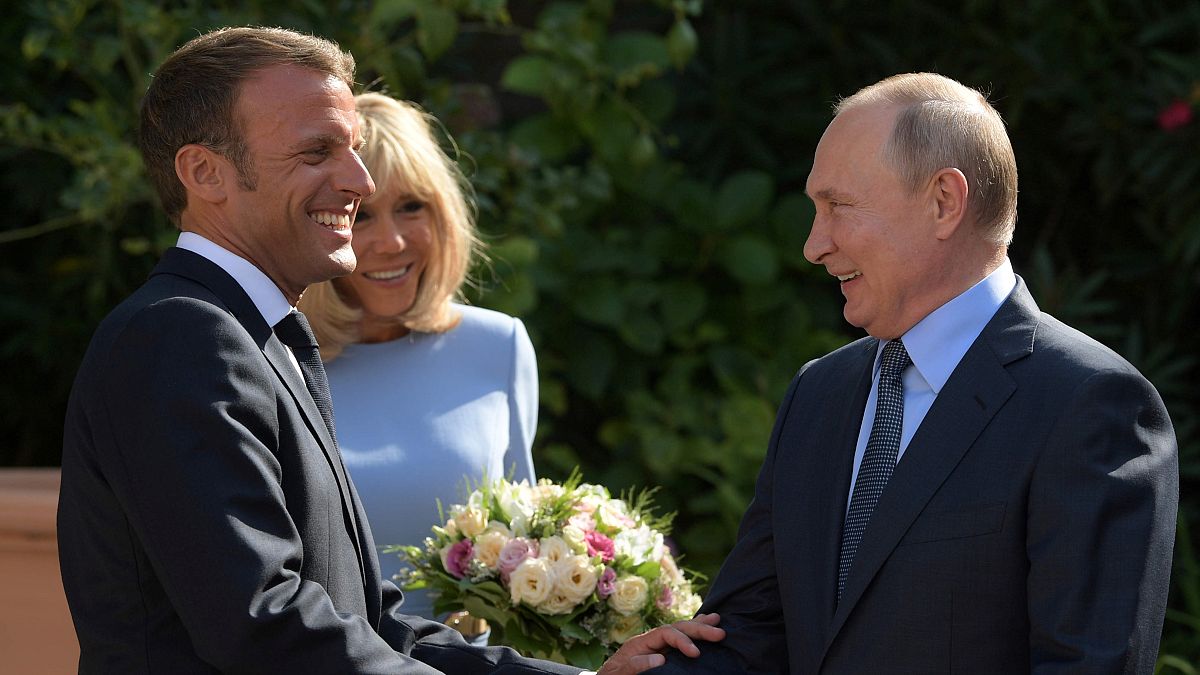 Макрон и Путин в Брегансоне