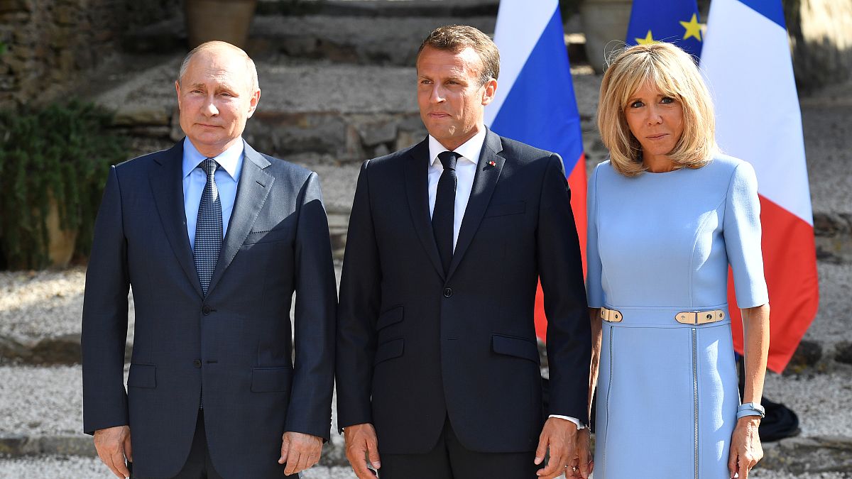 Macron urges Putin to respect free speech and democracy at pre-G7 talks